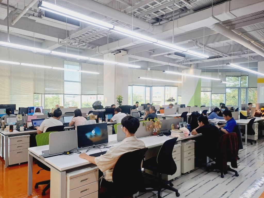 共享辦公室開放式工作區，企業拎包即可入駐